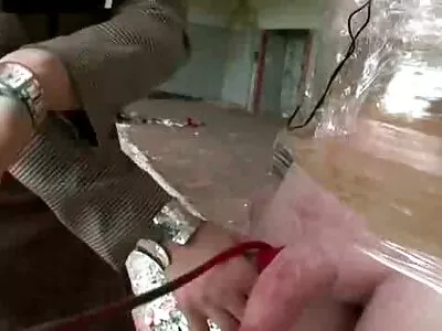 Висока мацка си играе с porno seks klipove путката си
