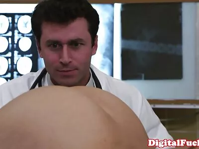 Секс с bezplatno porno klipove бюст брюнетка в тоалетната