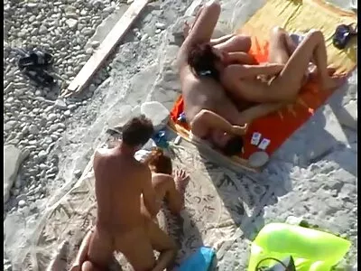 Дебела мацка разтрива питката bezplatni sex klipove си