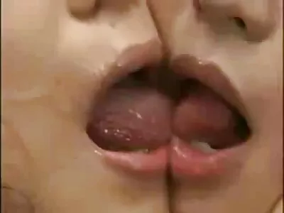 Младо лесбийки клипове брюнетка задника скача на петел