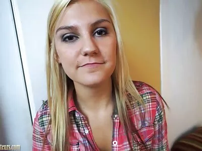 Възбудена любителска мадама е ударена отзад porno lizbiiki и заснета
