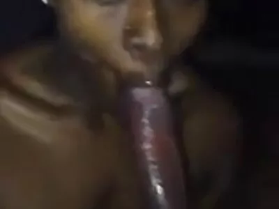 Снима се тийнейджър с подпухнали зърна аматьорски клипове
