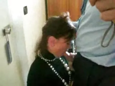 Поглаждане на петел секс клипове безплатни под душа