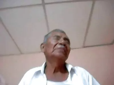 Малка брюнетка използва дилдо майка и син секс видео