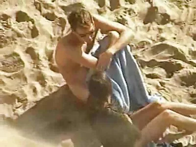 Голяма груда брюнетка lizane porno пуши пред камерата